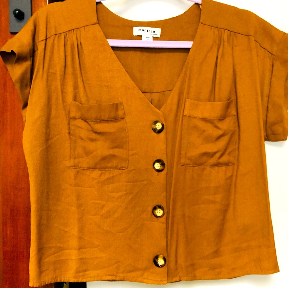 Cute button down crop.